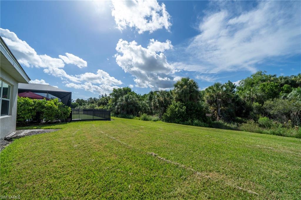 8051 Venetian Pointe Dr Property Photo 4