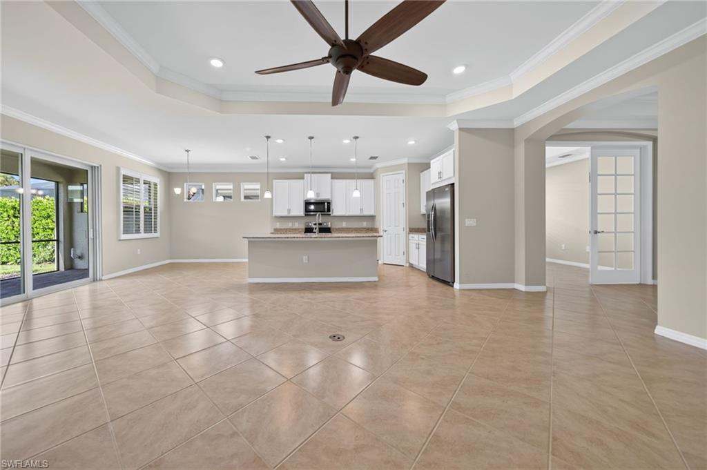 8051 Venetian Pointe Dr Property Photo 8