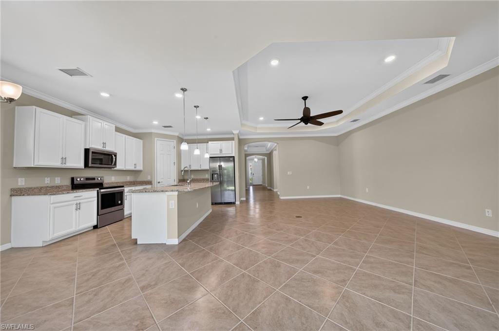 8051 Venetian Pointe Dr Property Photo 12