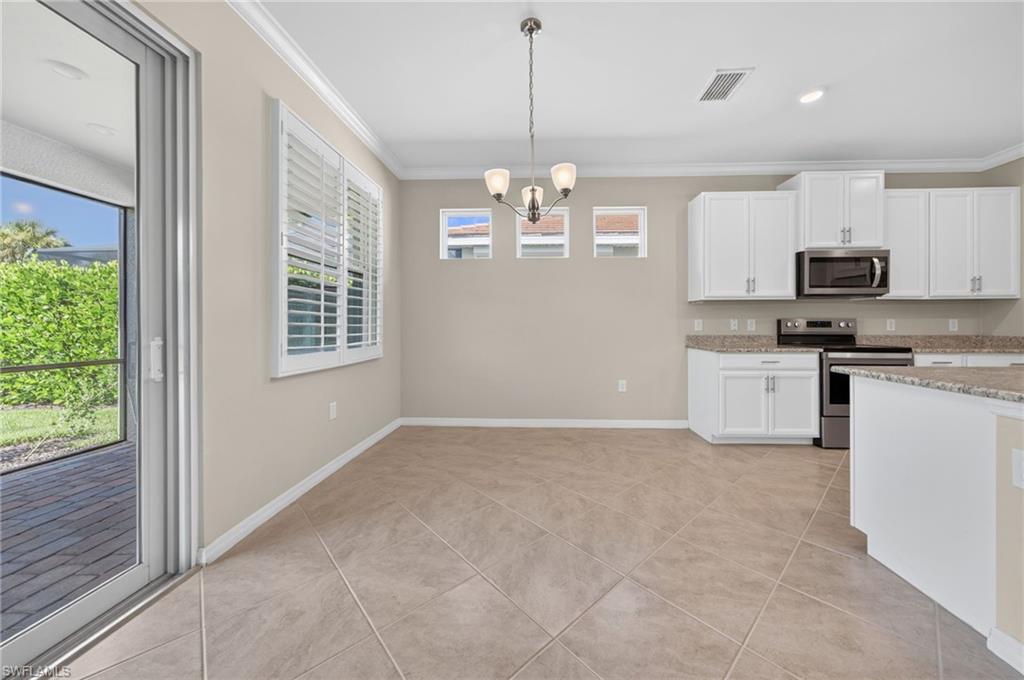 8051 Venetian Pointe Dr Property Photo 14