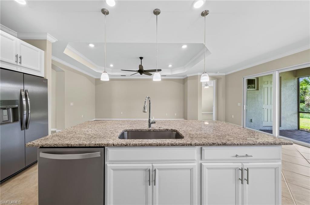 8051 Venetian Pointe Dr Property Photo 16