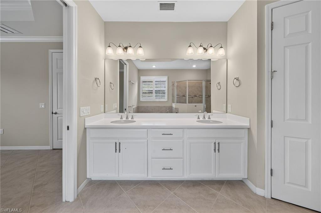 8051 Venetian Pointe Dr Property Photo 19