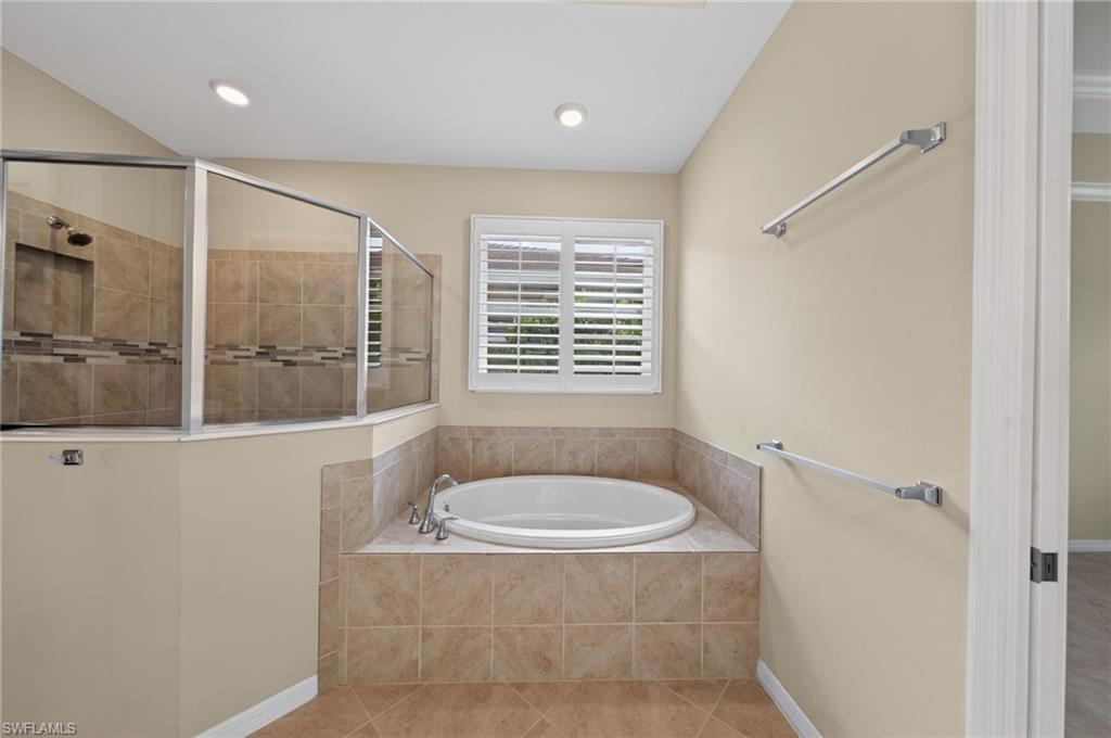 8051 Venetian Pointe Dr Property Photo 20