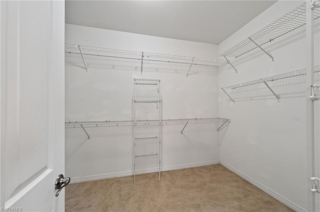 8051 Venetian Pointe Dr Property Photo 22