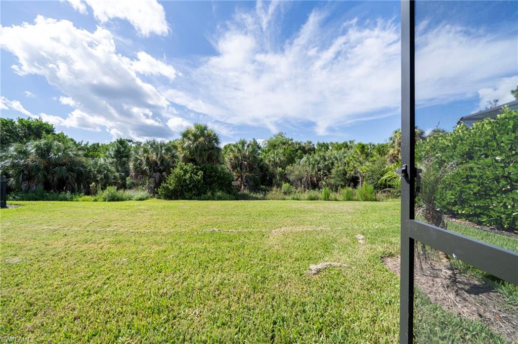 8051 Venetian Pointe Dr Property Photo 38