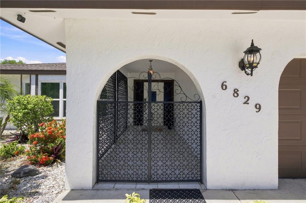 6829 Carmelle Dr Property Photo 2