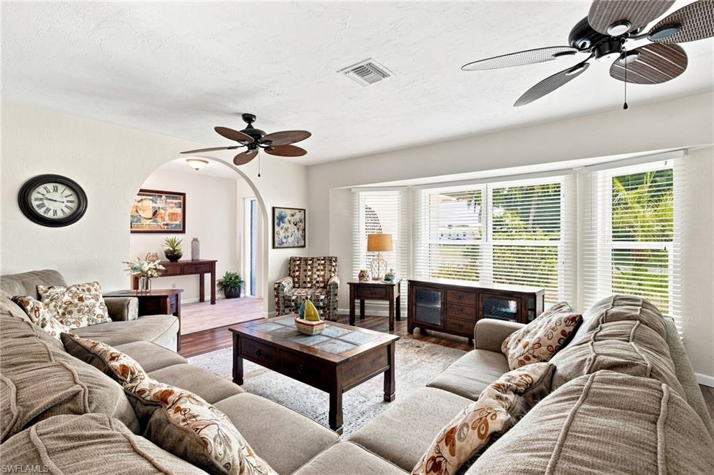6829 Carmelle Dr Property Photo 10