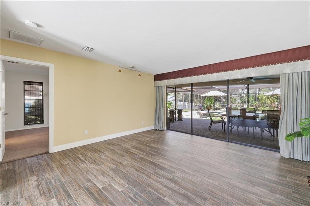 1812 Coral Cir Property Photo 4