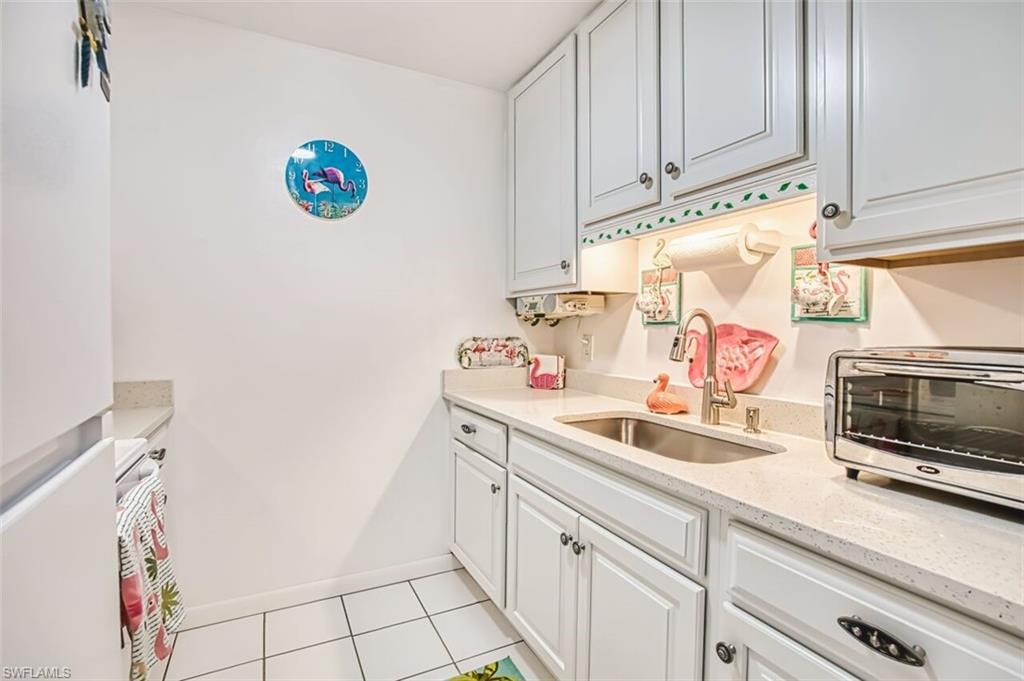 601 Periwinkle Way D-7 Property Photo 18