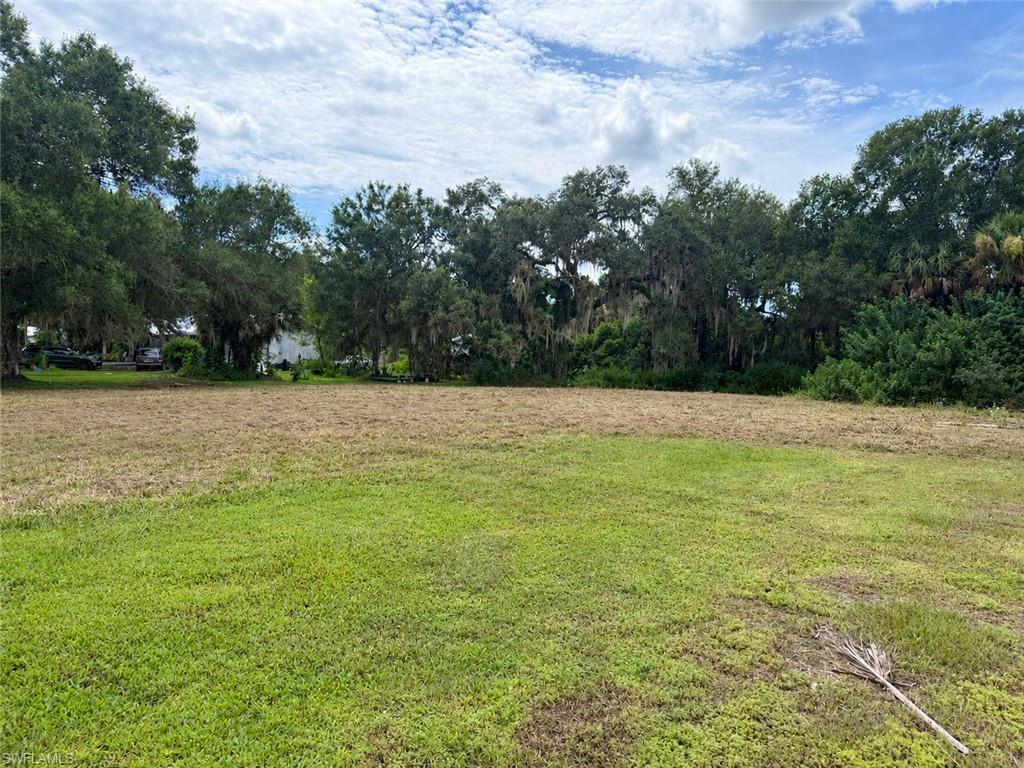 869 Avalon Ave Property Photo 3