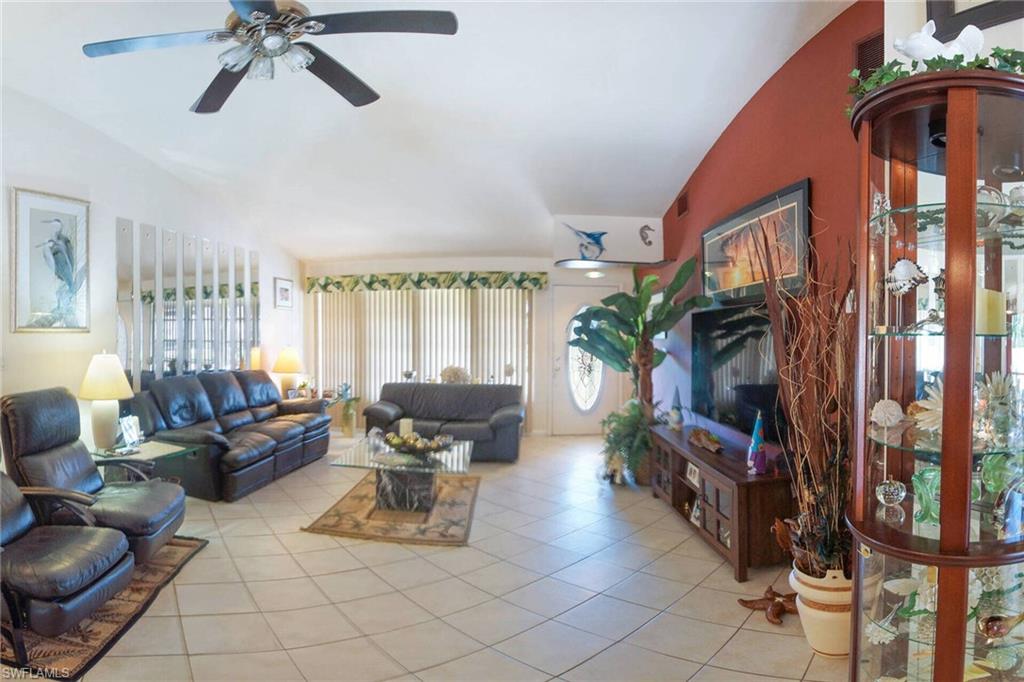 901 Sw 51st Ter Property Photo 8