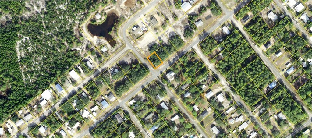 2235 Oak St Property Photo 2