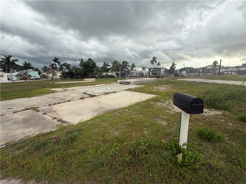 3881 Areca Dr Property Photo 6