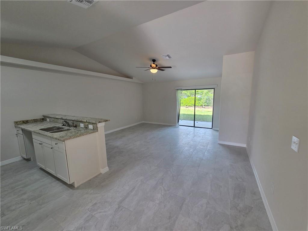 1418 Se 1st Pl Property Photo 4
