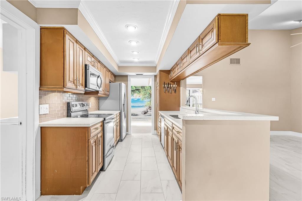 12538 Barrington Ct Property Photo 14