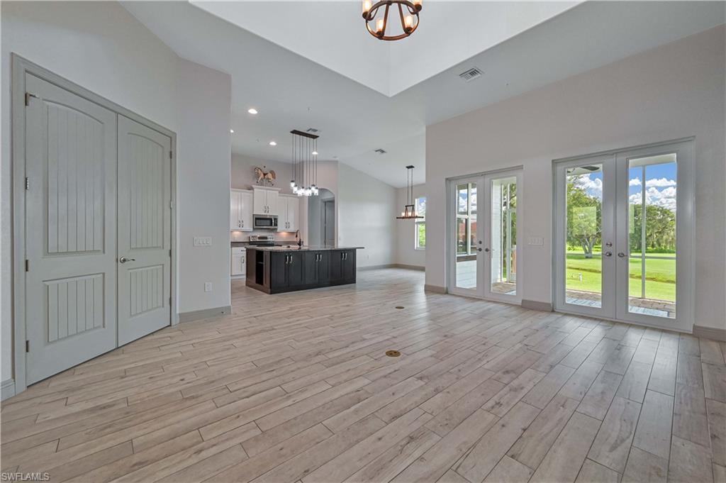 18111 Riverchase Ct Property Photo 3