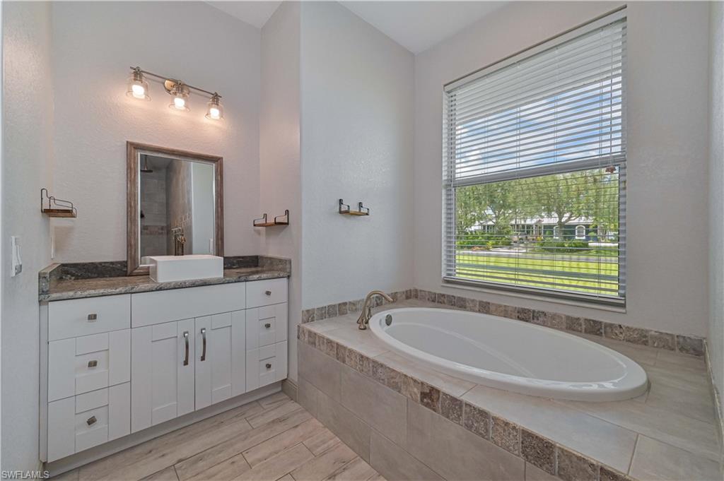 18111 Riverchase Ct Property Photo 12