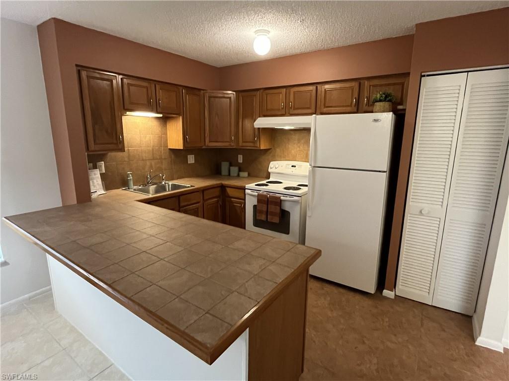 21150 Gertrude Ave S4 Property Photo 3