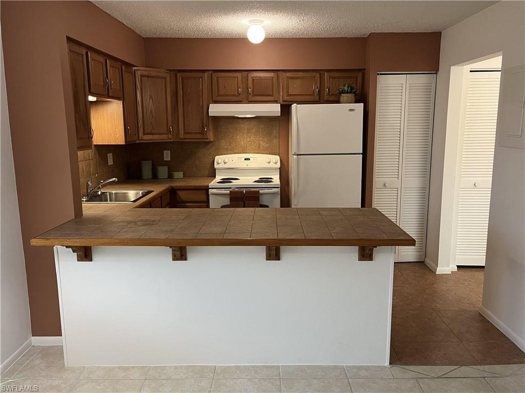21150 Gertrude Ave S4 Property Photo 11