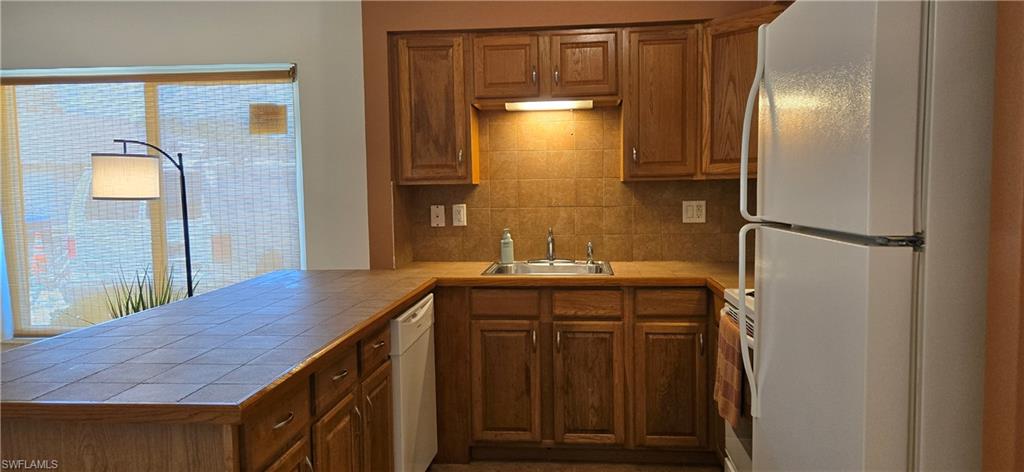 21150 Gertrude Ave S4 Property Photo 15