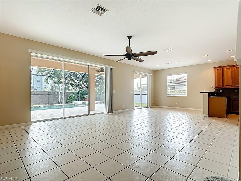 2798 Via Piazza Loop Property Photo 10