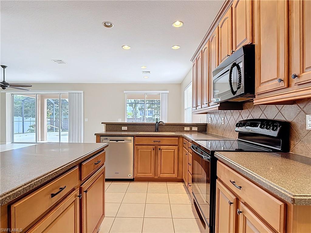2798 Via Piazza Loop Property Photo 16