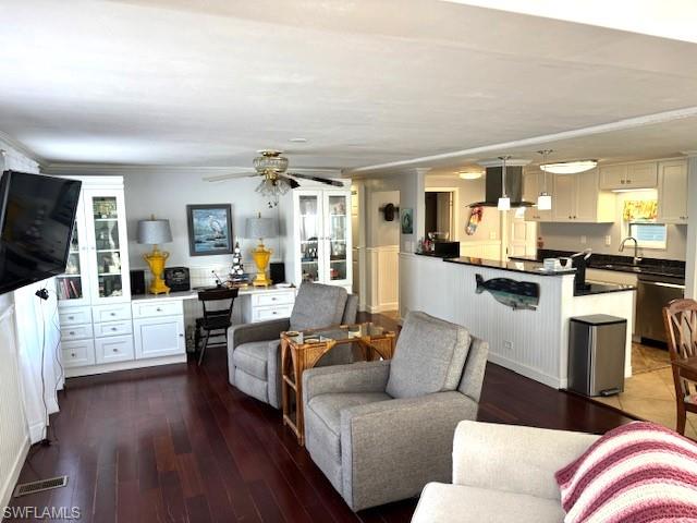 309 Shoreland Dr W Property Photo 2