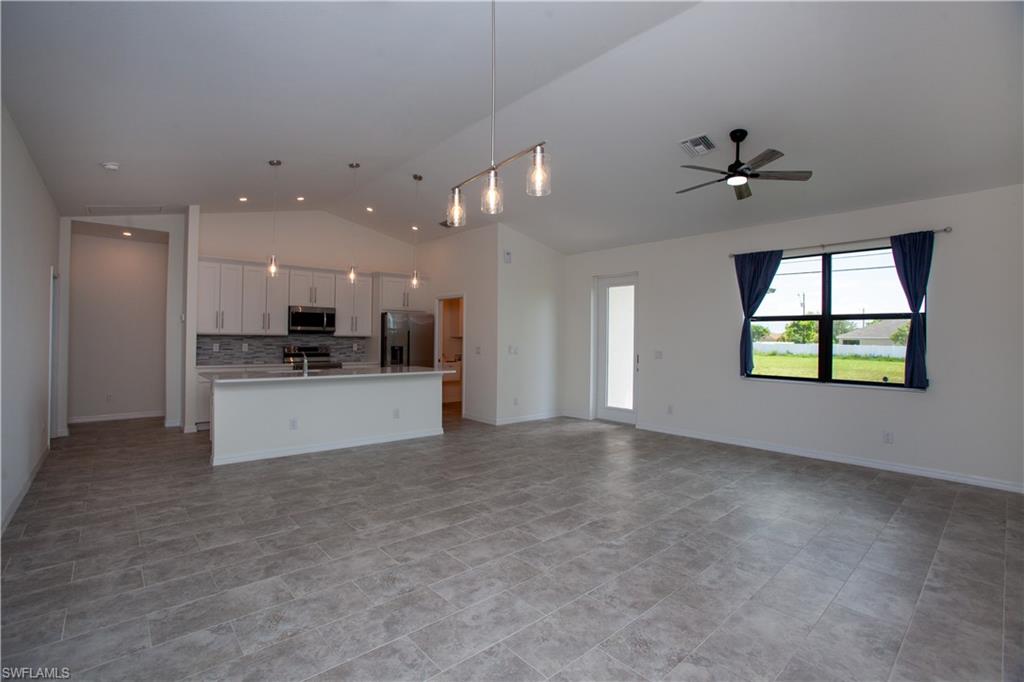 2102 Nw 6th Pl Property Photo 6