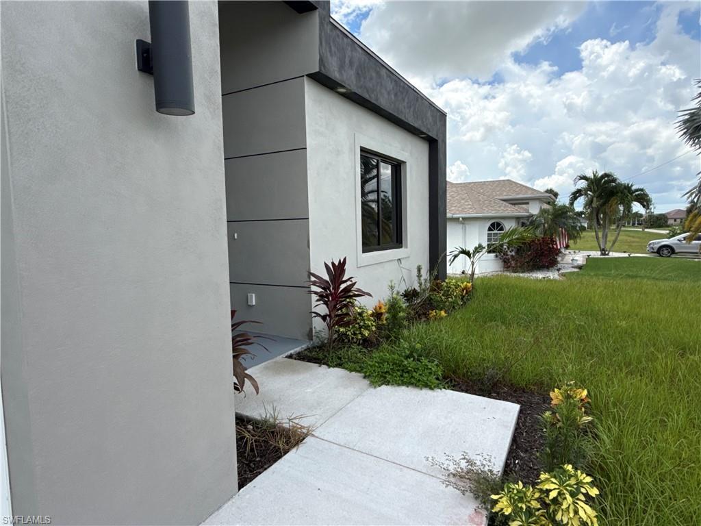 2325 Nw 37th Pl Property Photo 2