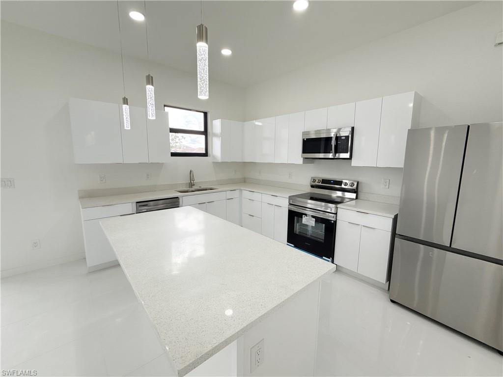 2325 Nw 37th Pl Property Photo 8