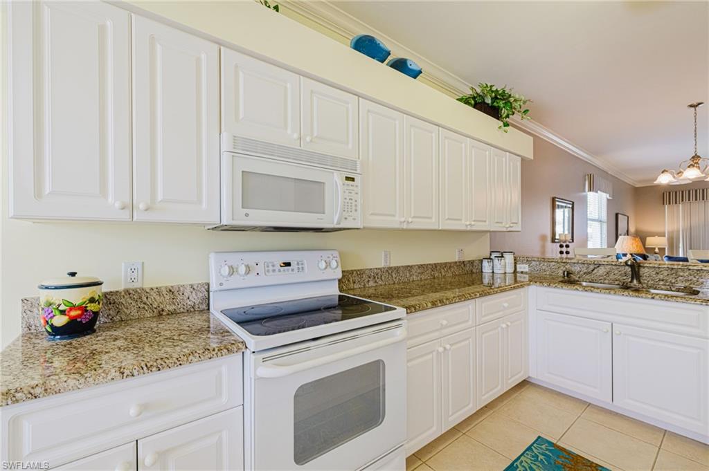 10391 Butterfly Palm Dr 1021 Property Photo 9