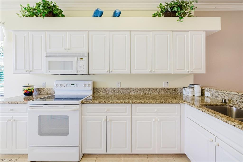 10391 Butterfly Palm Dr 1021 Property Photo 10