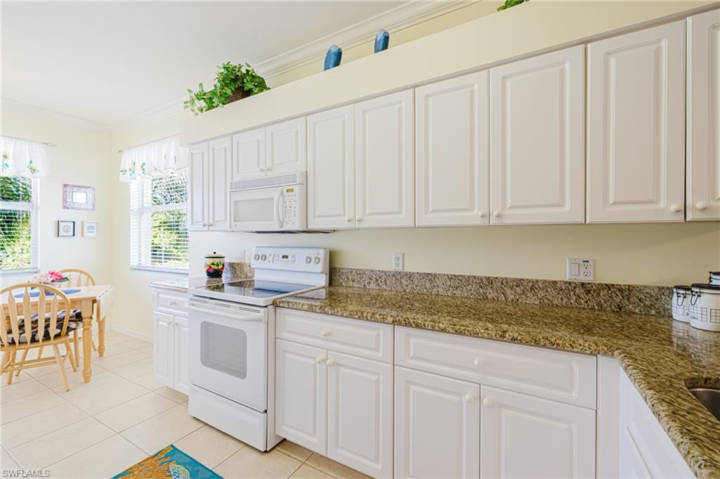 10391 Butterfly Palm Dr 1021 Property Photo 12