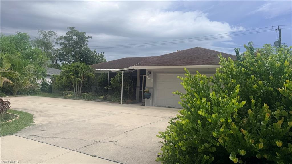 2230 Crystal Dr Property Photo 5