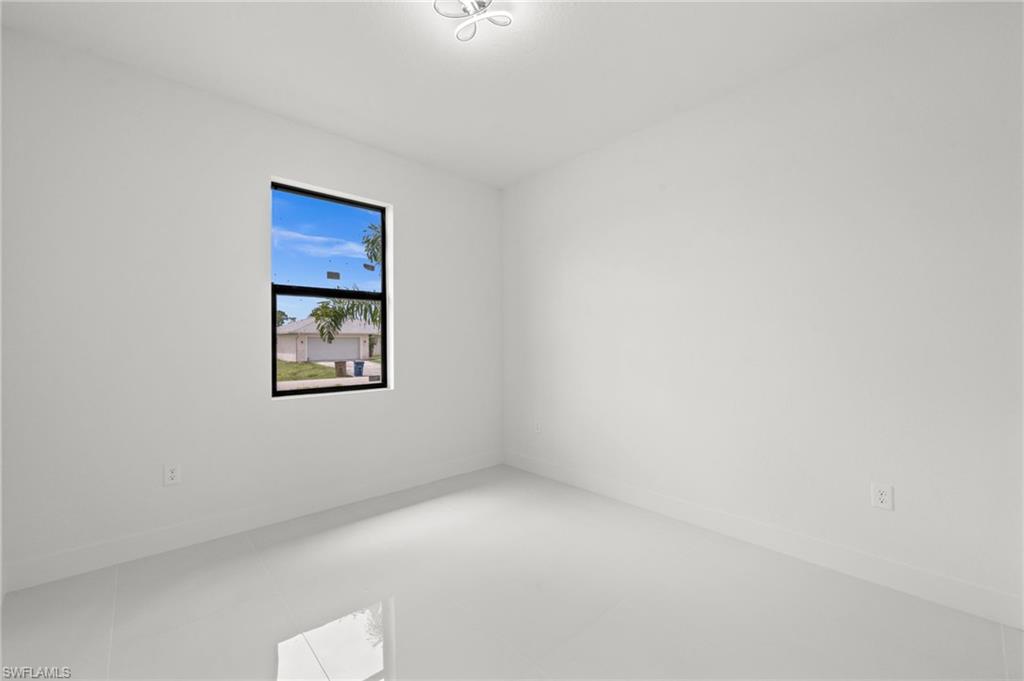 773 Nina Ave S Property Photo 22