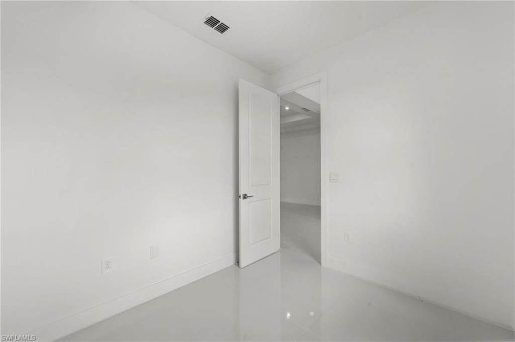 773 Nina Ave S Property Photo 29