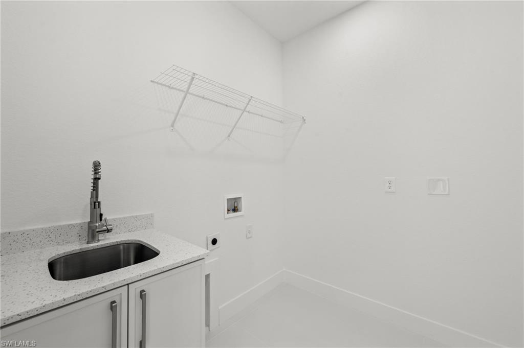 773 Nina Ave S Property Photo 30