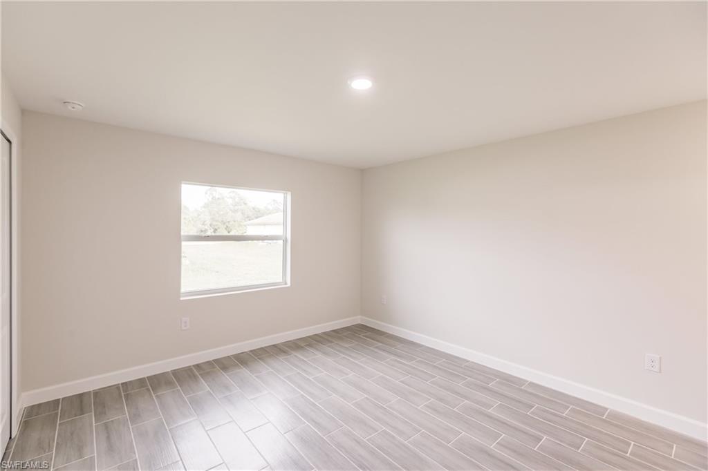 327/329 Bell Blvd S Property Photo 15