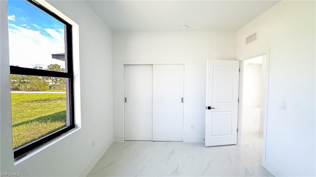 705 Avondale St E Property Photo 11