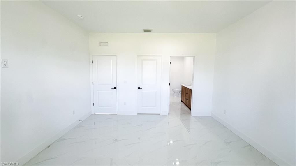 705 Avondale St E Property Photo 17