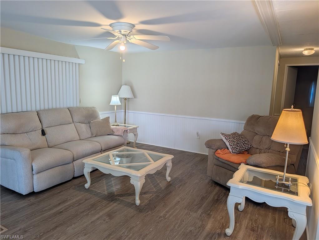 810 Hollyberry Ct Property Photo 3