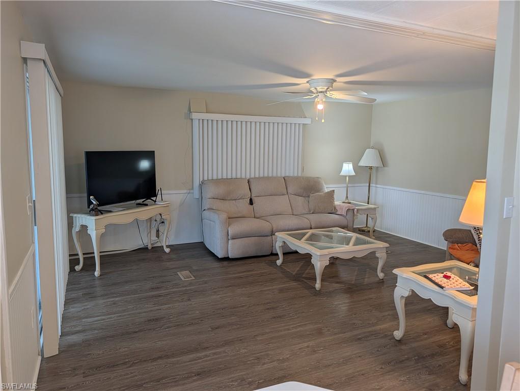 810 Hollyberry Ct Property Photo 4