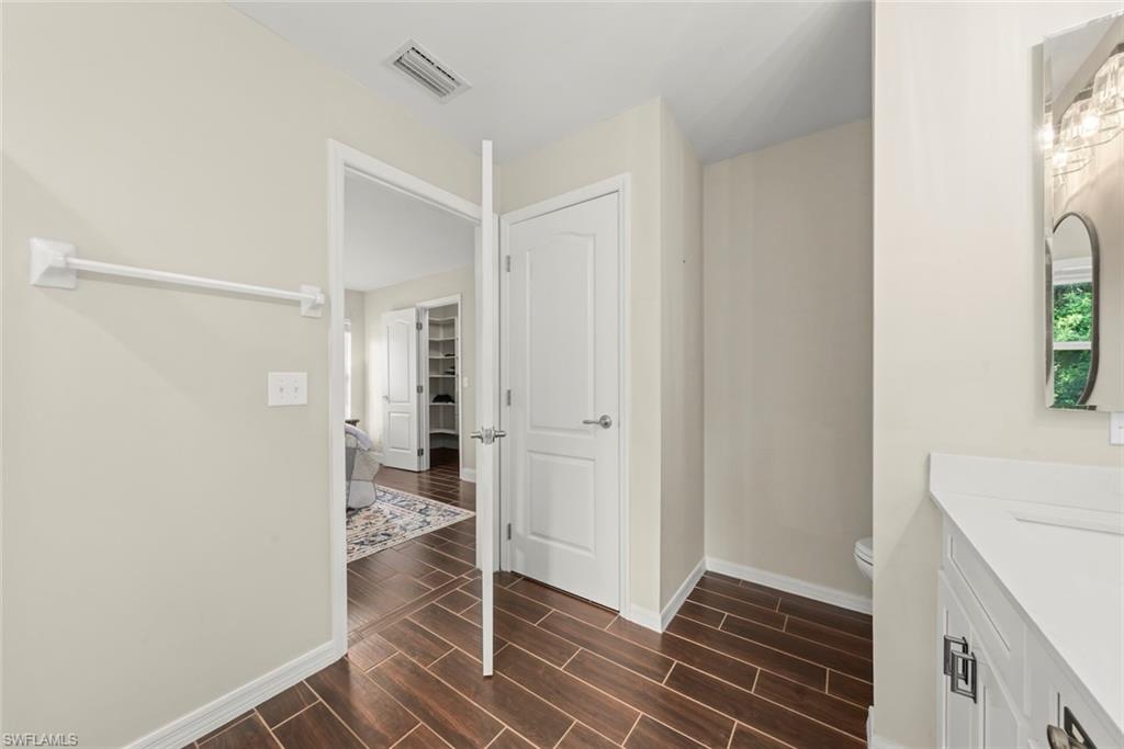 137 Napier Ave S Property Photo 34