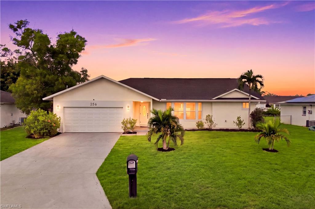 256 Se Santa Barbara Pl Property Photo 2