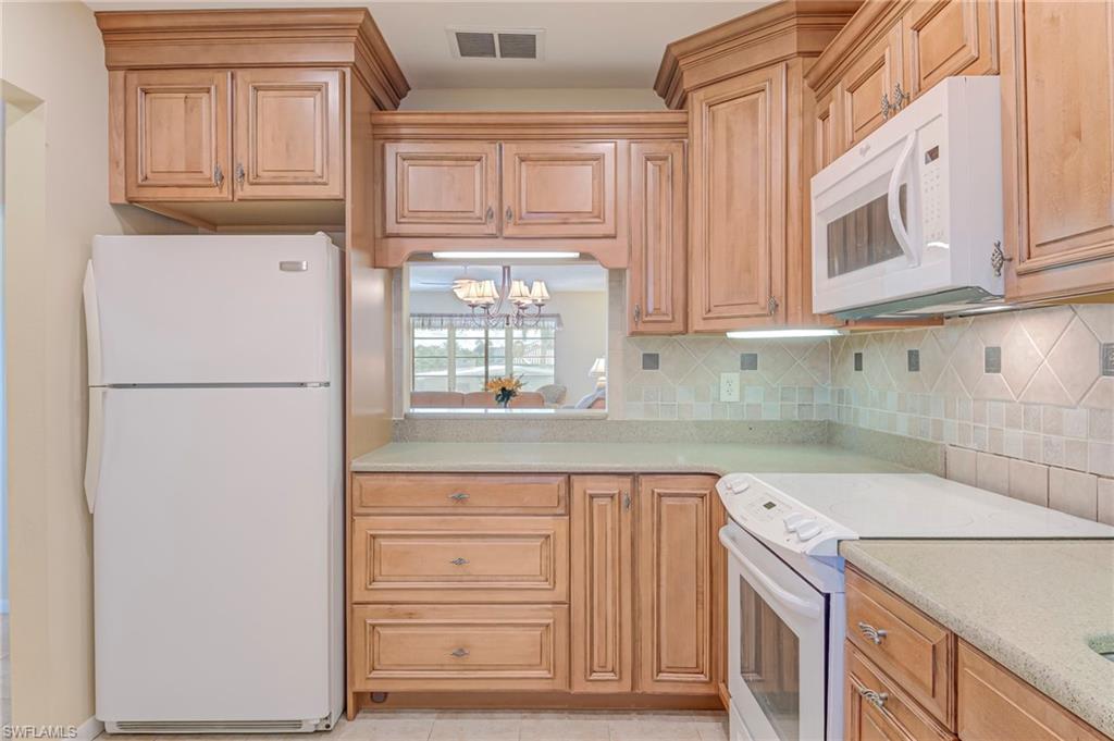 4940 Vincennes St 204 Property Photo 13
