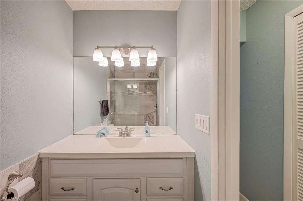 4940 Vincennes St 204 Property Photo 17