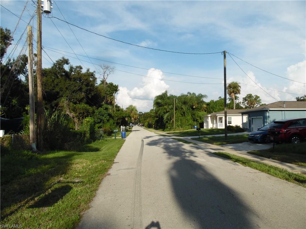 556 Clark St Property Photo 4
