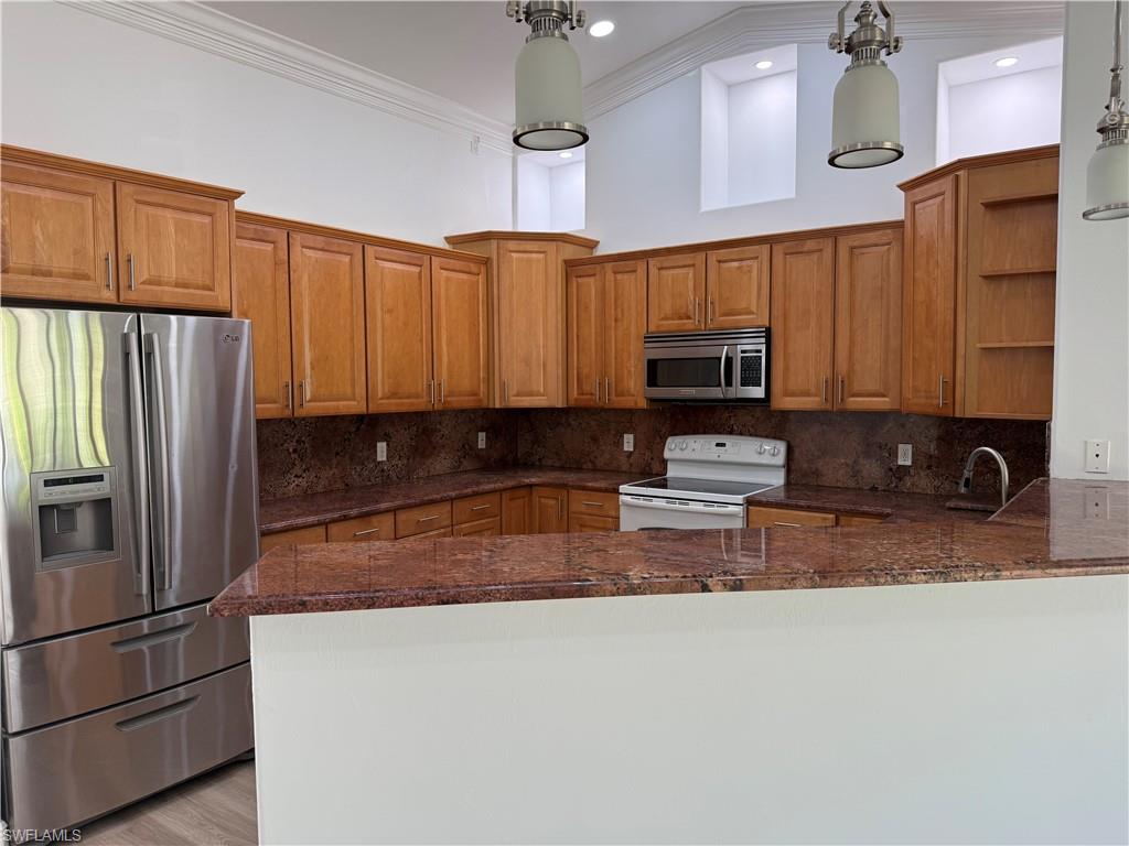 2712 25th St W Property Photo 9