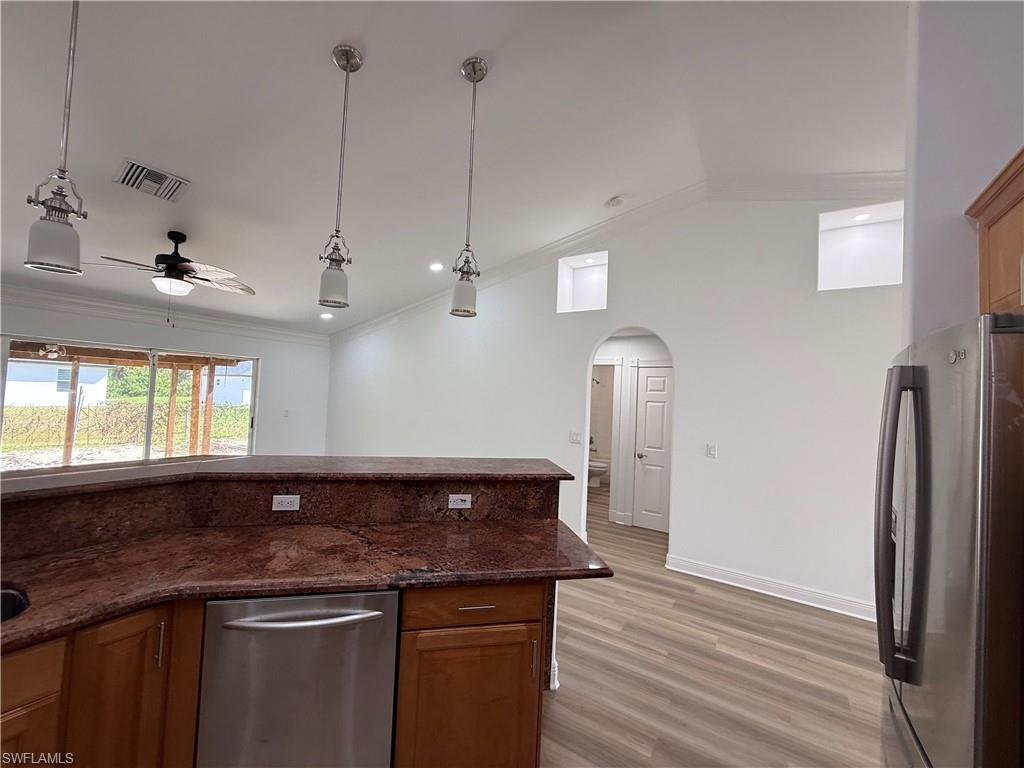 2712 25th St W Property Photo 10