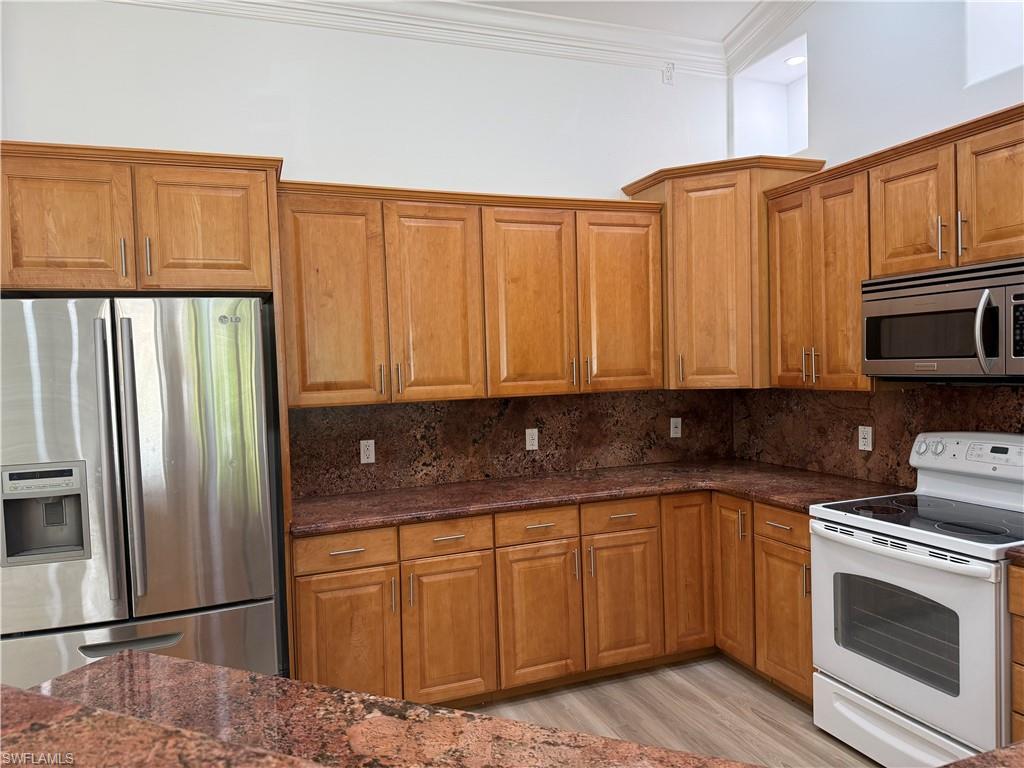 2712 25th St W Property Photo 12